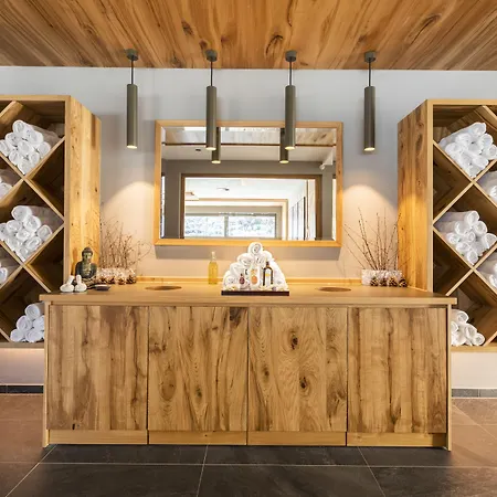 Szálloda Alpenpark Superior 4*